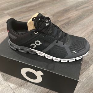 On Cloudflow Running Shoe - Men